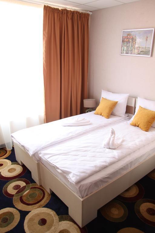 יורילובקה Hotel Bella Marina מראה חיצוני תמונה