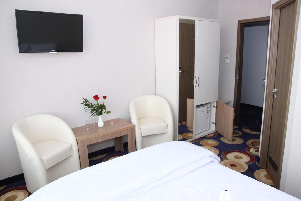 יורילובקה Hotel Bella Marina מראה חיצוני תמונה