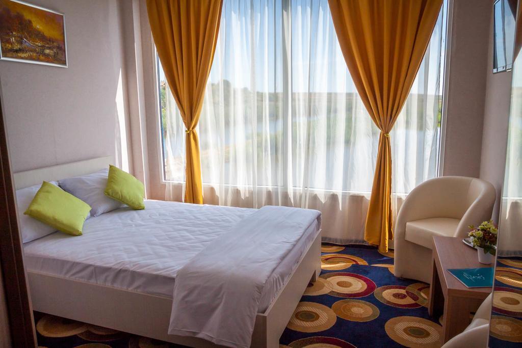 יורילובקה Hotel Bella Marina מראה חיצוני תמונה