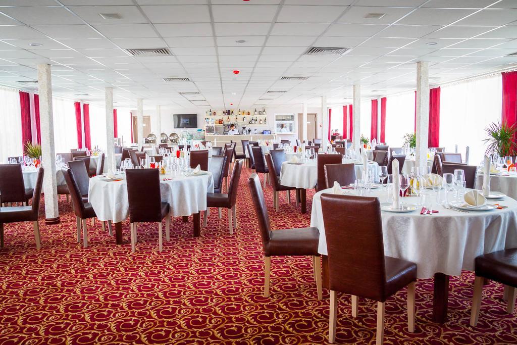 יורילובקה Hotel Bella Marina מראה חיצוני תמונה