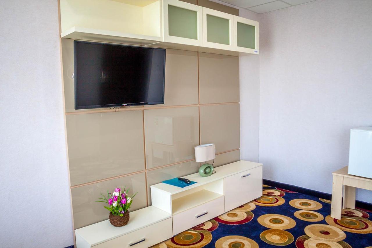 יורילובקה Hotel Bella Marina מראה חיצוני תמונה